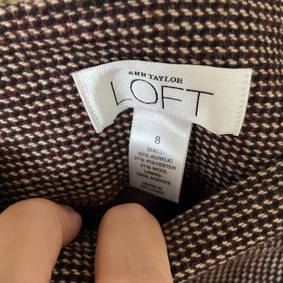 Loft skirt size 8 Burgundy/cream color two buttons, two pockets zipper in back - Picture 6 of 6